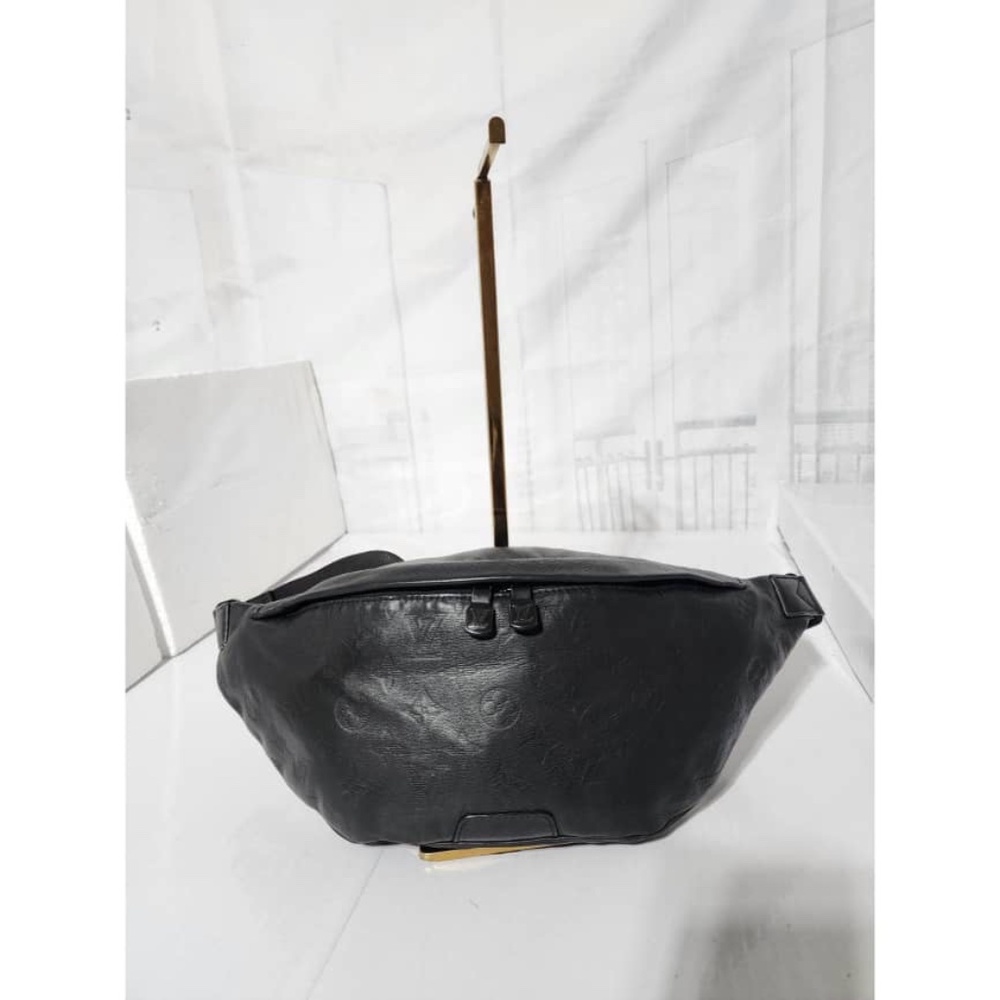 SOLD***Authentic LOUIS VUITTON Monogram Shadow Leather Discovery Bum/Waist Bag - Picture 14 of 15